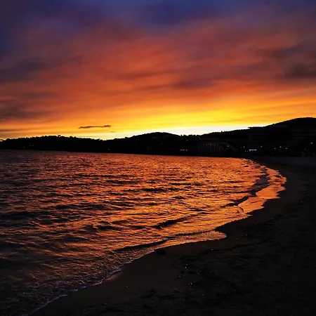 Apartment Grand 3 A 300m De La