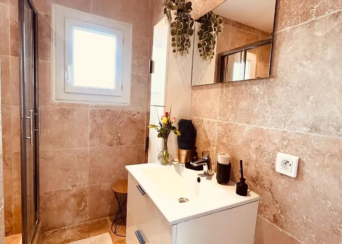 Grand appartement 3 chambres, 7 à 9 personnes, a 300M de la plage *